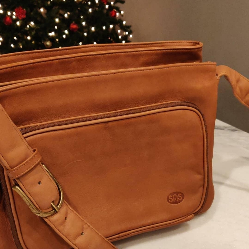 SAS Brown Shoulder Bag 👜 - Picture 3 of 7